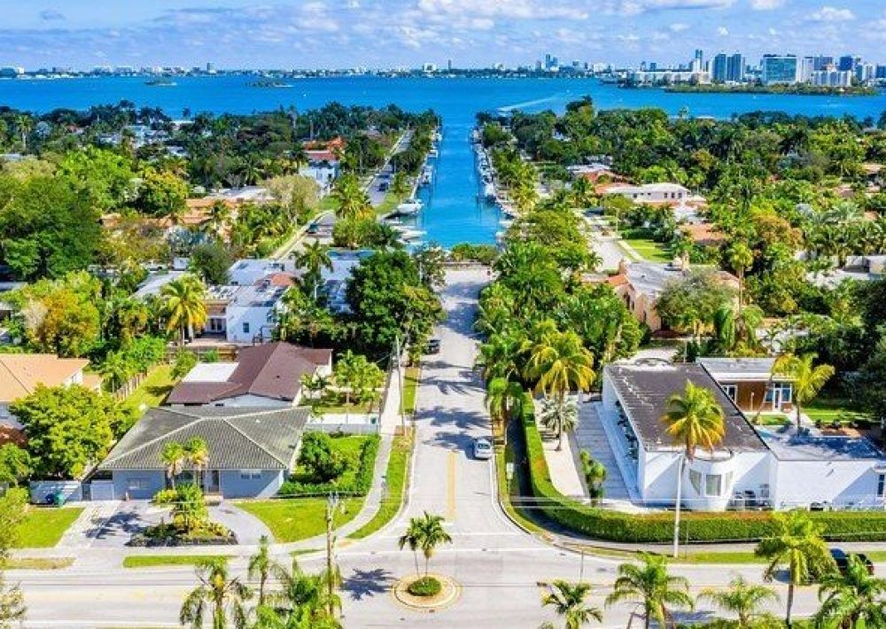 Miami Shores Real Estate - Alejandra Campins, Real Estate Broker